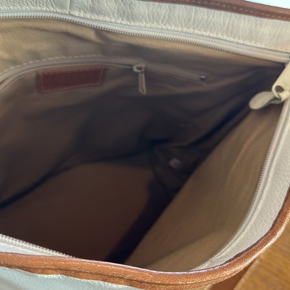 Unisa white and tan leather crossbody bag with an adjustable strap - Picture 3 of 14